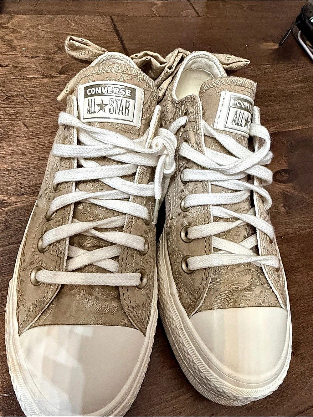 Converse Chuck Taylor All Star Lift Low Bow Sneakers
